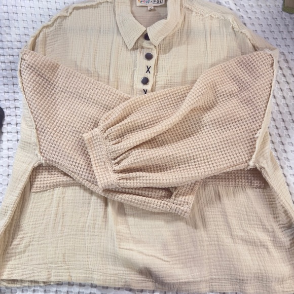 POL x Freckled Poppy Textured Henley Pullover - Picture 9 of 11